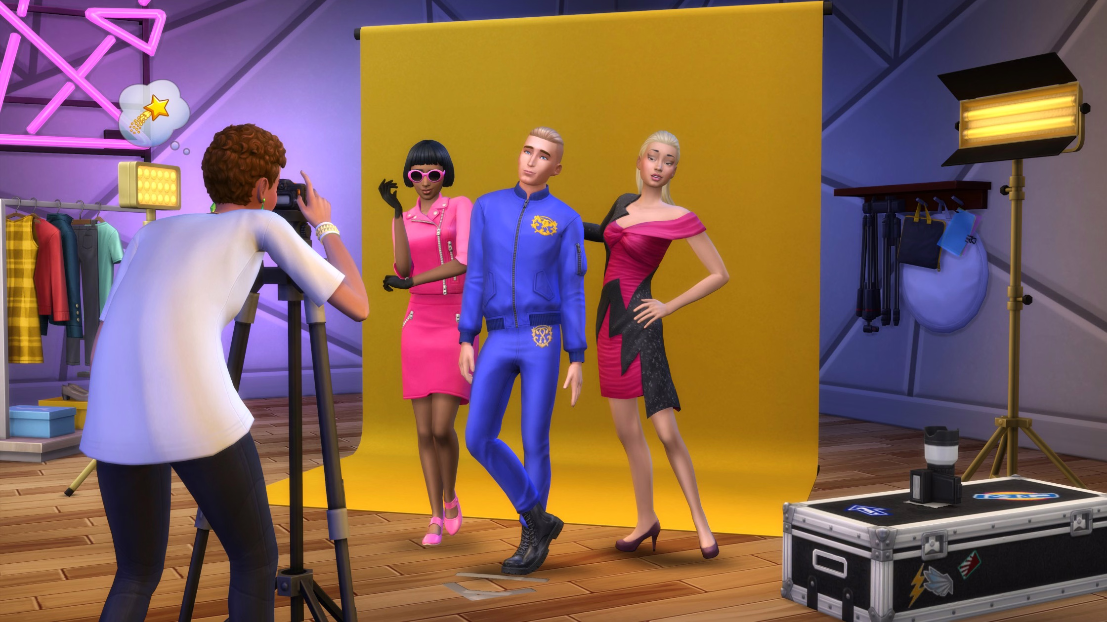 ภาพประกอบทางการชุดที่สองของ The Sims 4 Moschino Stuff Pack