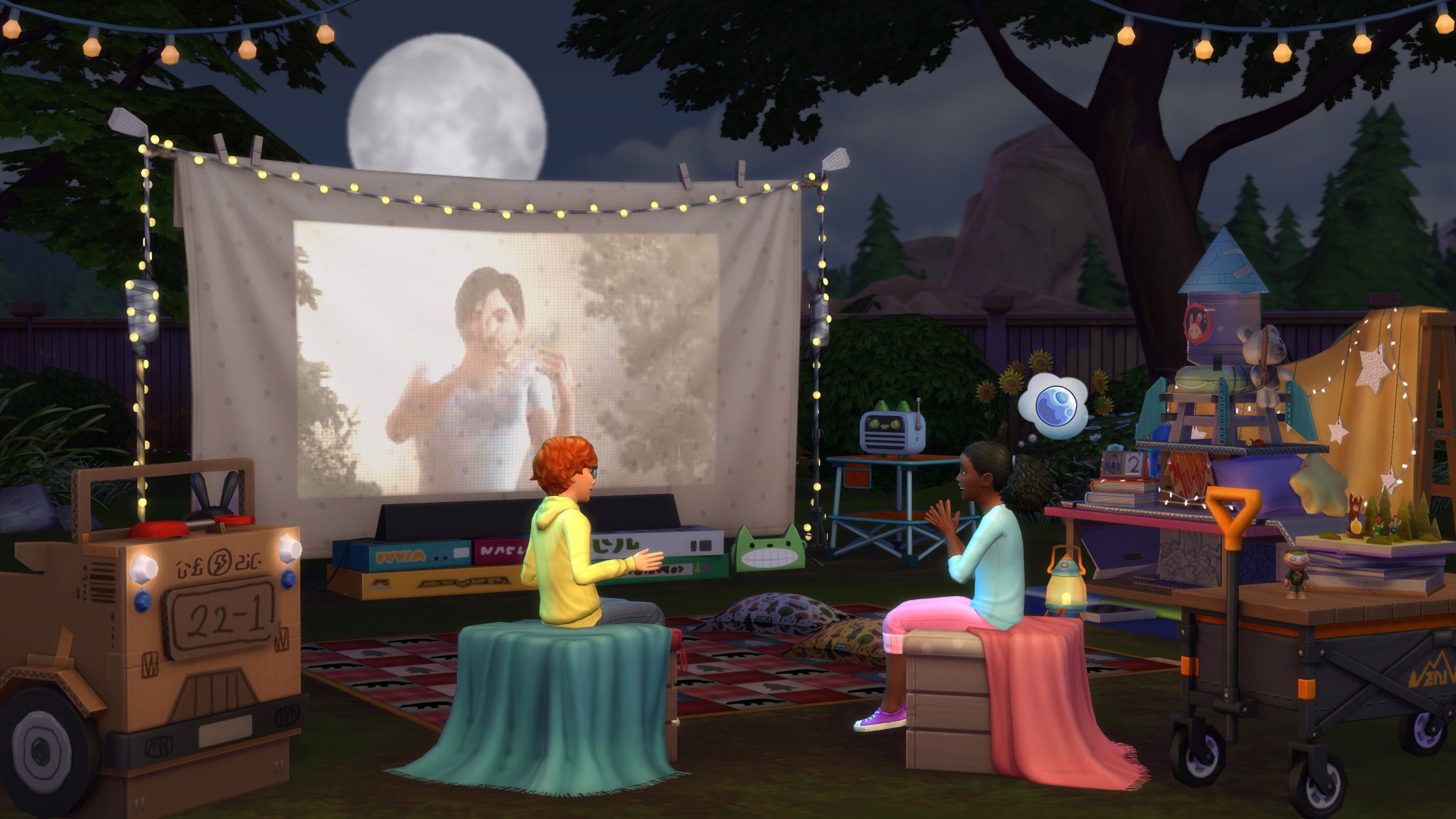 ภาพคีย์อาร์ตทางการของ Little Campers Kit แสดงมุมแคมป์ปิ้งสวนหลังบ้านของซิมส์เด็ก